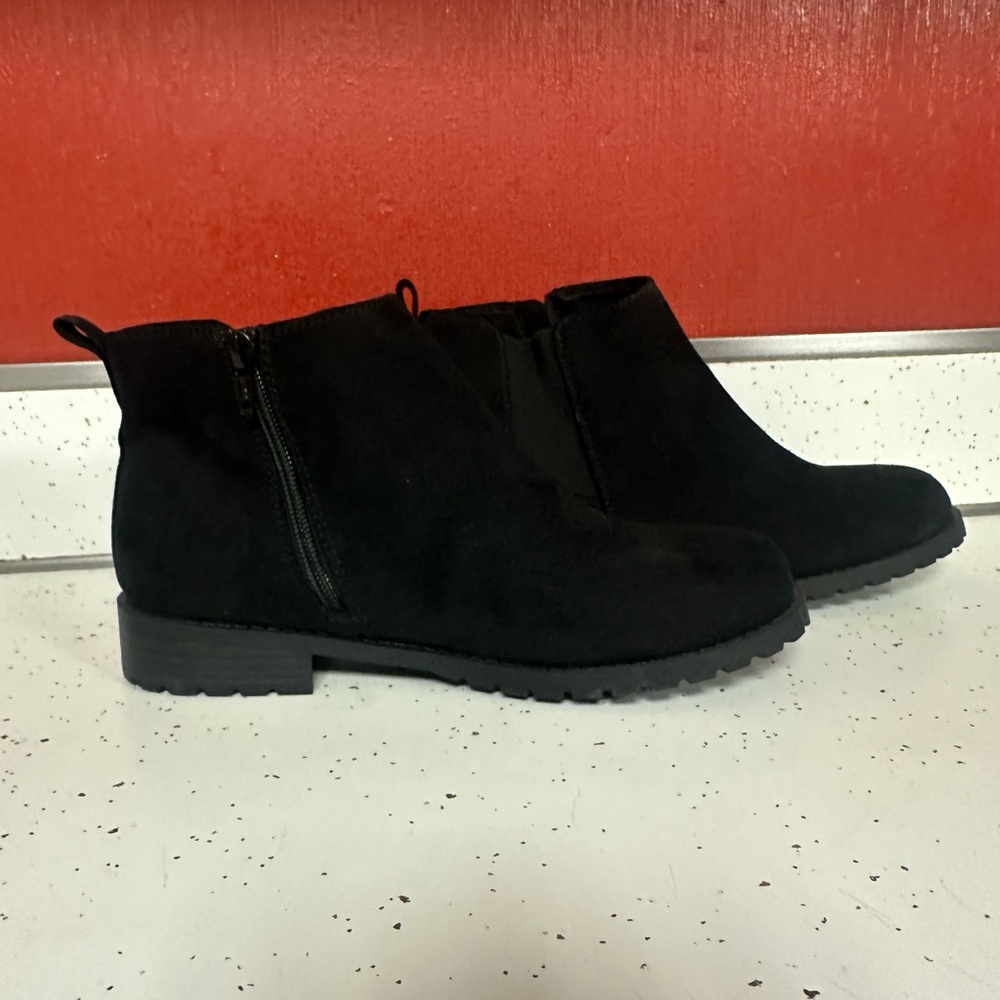 Sonoma boots. Black womens size 7.5 never worn